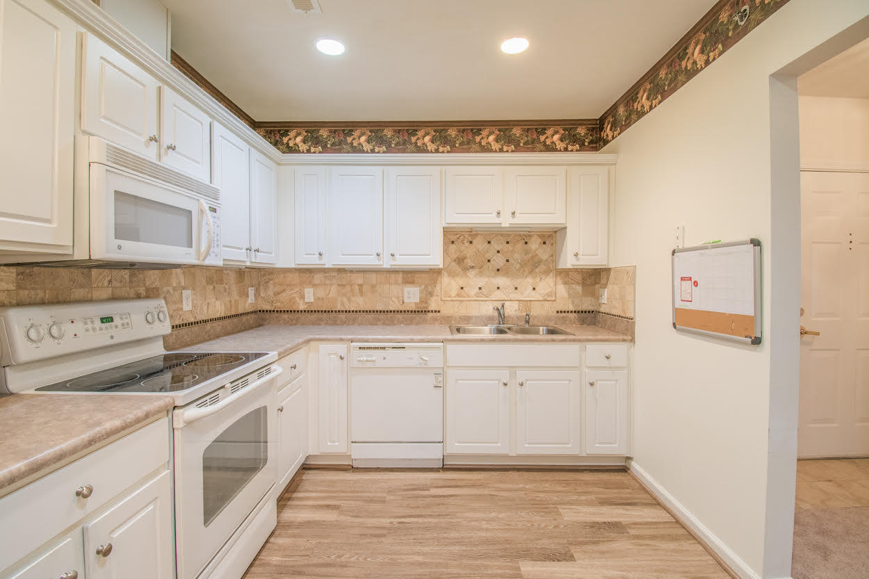 4448 Pheasant Ridge Road, Unit 203 Roanoke, VA 24014 - Photo 4 of 20 4
