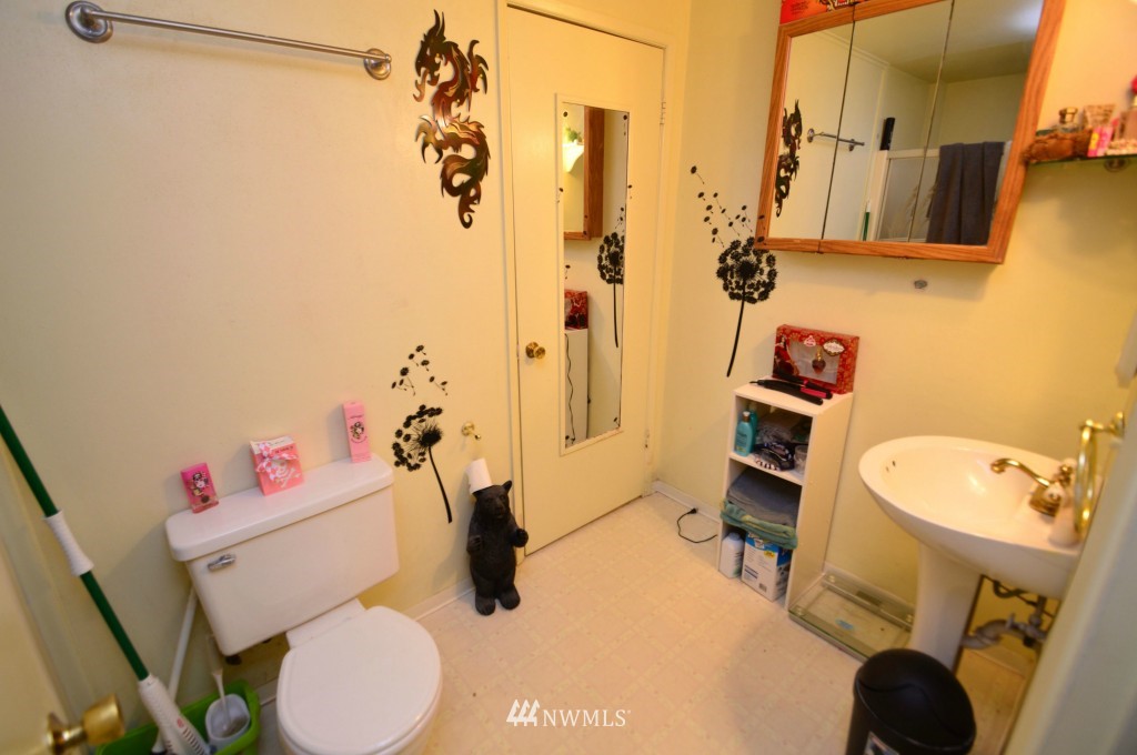 851 Southwest Miller Road Port Orchard, WA 98367 - Photo 6 of 11 Gallery Image 6
