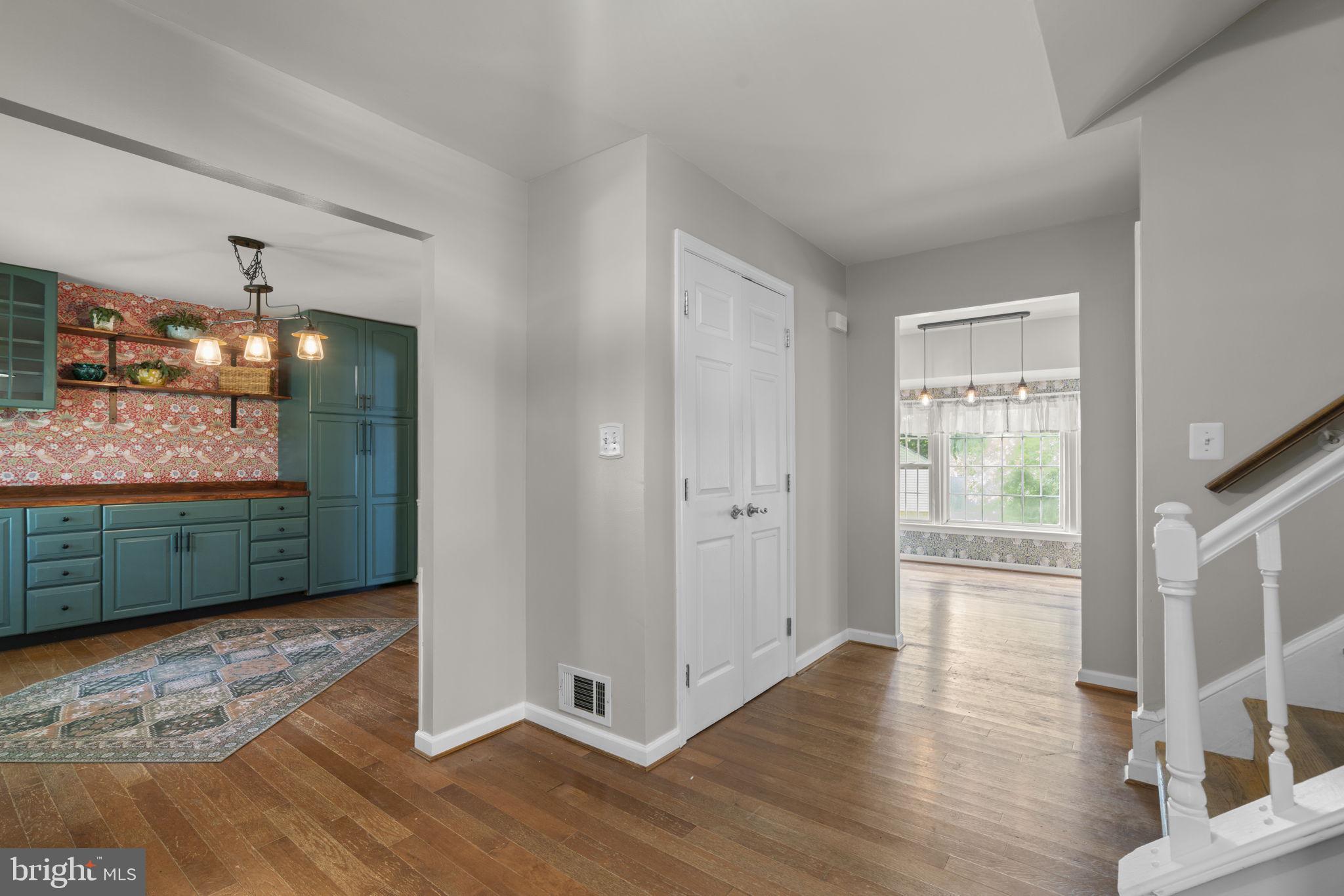 9206 Mellenbrook Road Columbia, MD 21045 - Photo 3 of 44 Foyer/entry