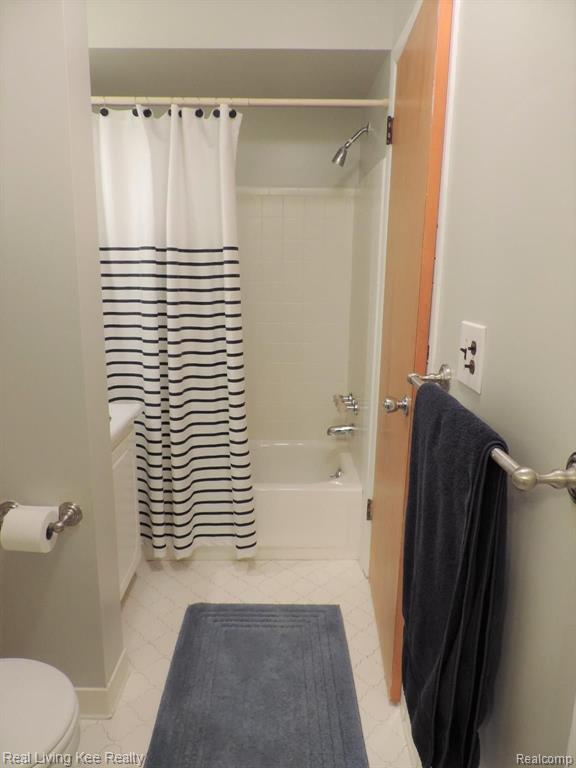 1422 Oakbrook Rochester Hills Rochester, MI 48307 - Photo 23 of 33