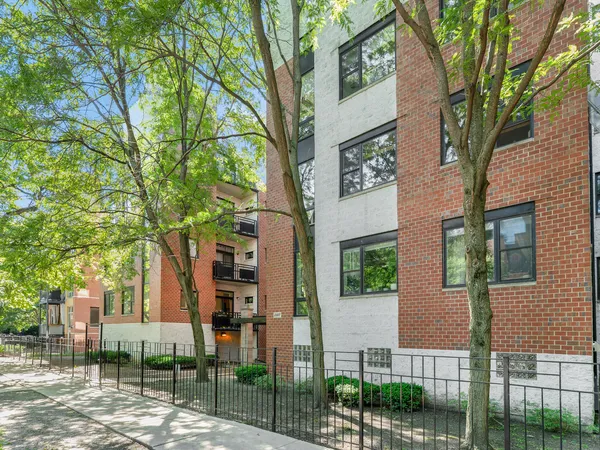 $3,300 | 2307 West Wolfram Street, Unit 312, Chicago, IL 60618