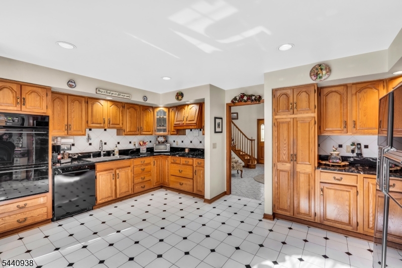 10 Loriann Road Warren, NJ 07059 - Photo 9 of 34