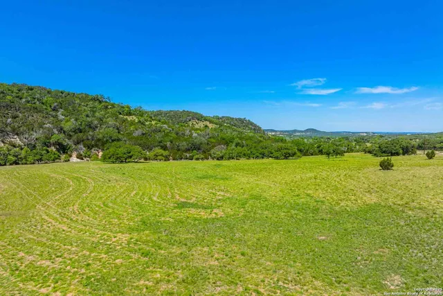 a view of a large yard