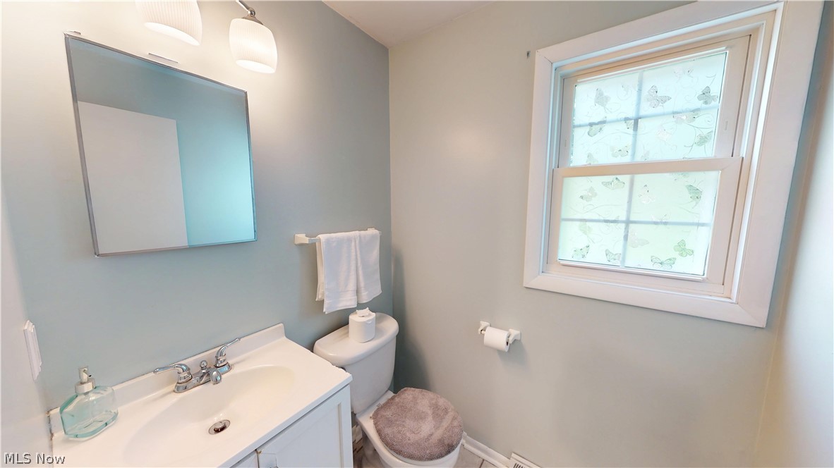 9563 Whitewood Road Brecksville, OH 44141 - Photo 15 of 31 Half bathroom off of mud room