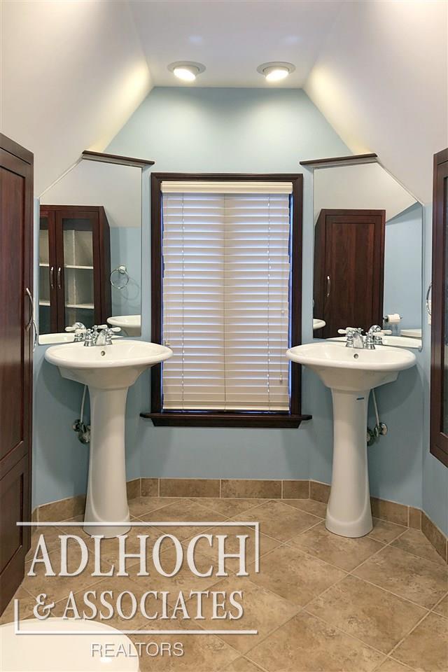 285 Merriweather Road Grosse Pointe, MI 48236 - Photo 13 of 23 31394230-12.JPG