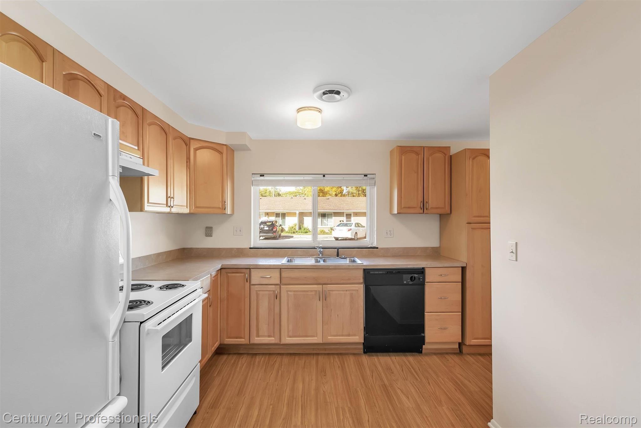 308 North Rochester Road, Unit 16 Clawson, MI 48017 - Photo 9 of 23 14-308 N Rochester Rd Unit 16 -Wind.jpg