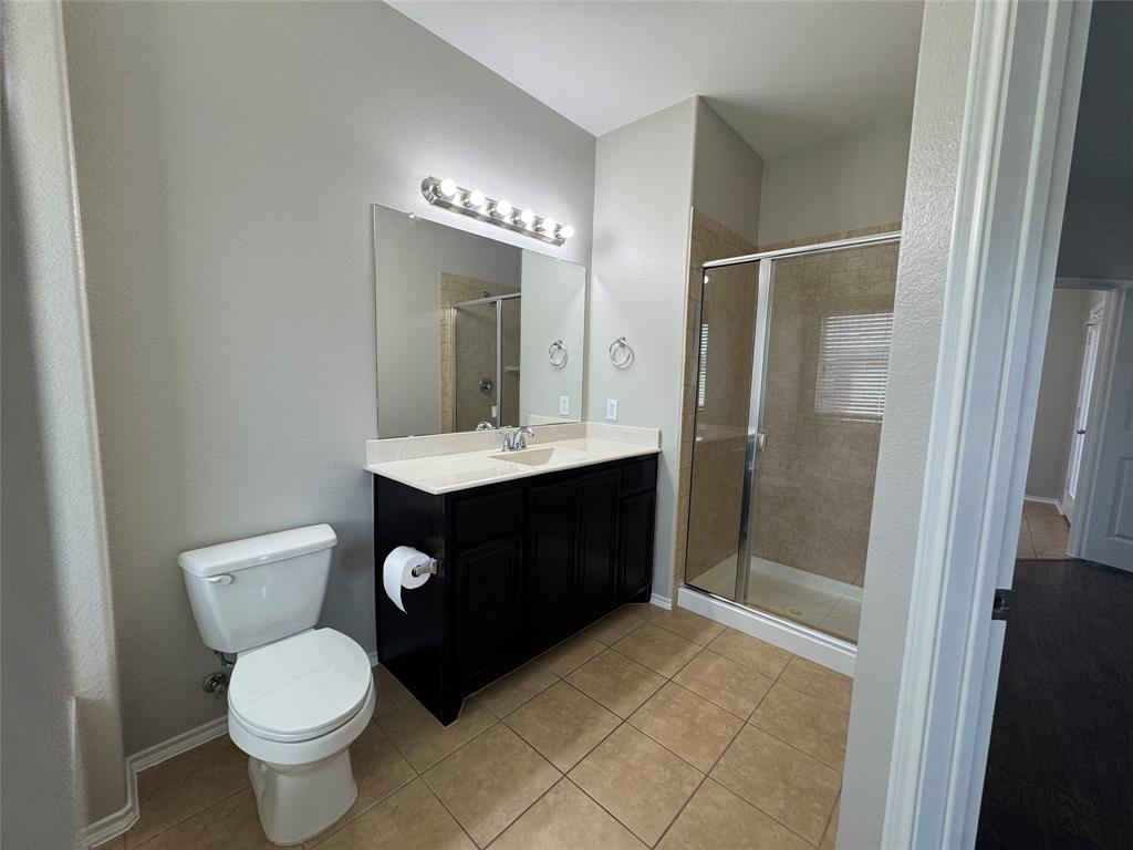 117 Chalk Road Anna, TX 75409 - Photo 15 of 32 a bathroom with a toilet sink and shower