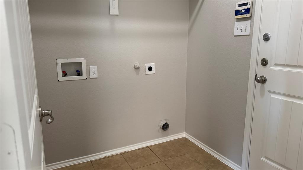 117 Chalk Road Anna, TX 75409 - Photo 18 of 32 a view of bathroom with shower