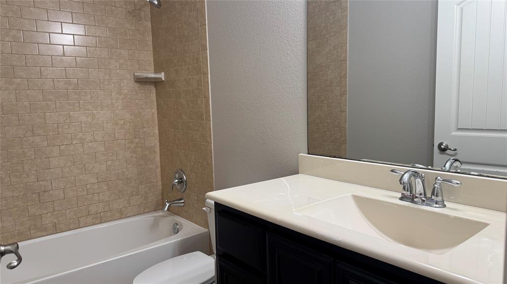 117 Chalk Road Anna, TX 75409 - Photo 20 of 32 a bathroom with a sink and a bathtub
