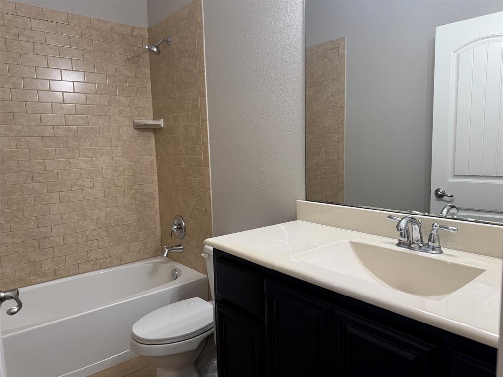 117 Chalk Road Anna, TX 75409 - Photo 9 of 32 a bathroom with a sink a toilet and shower