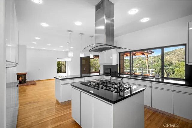 $1,998,000 | 3275 Buckingham Road, Glendale, CA 91206