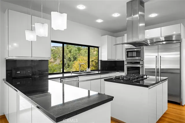 $1,998,000 | 3275 Buckingham Road, Glendale, CA 91206