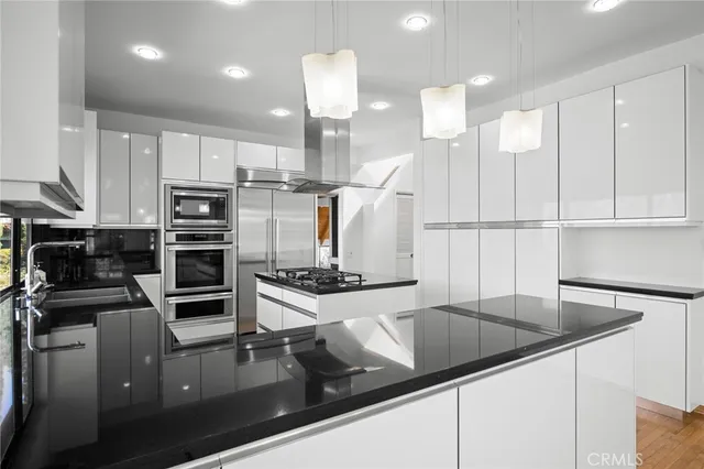 $1,998,000 | 3275 Buckingham Road, Glendale, CA 91206