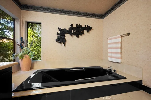 $1,998,000 | 3275 Buckingham Road, Glendale, CA 91206