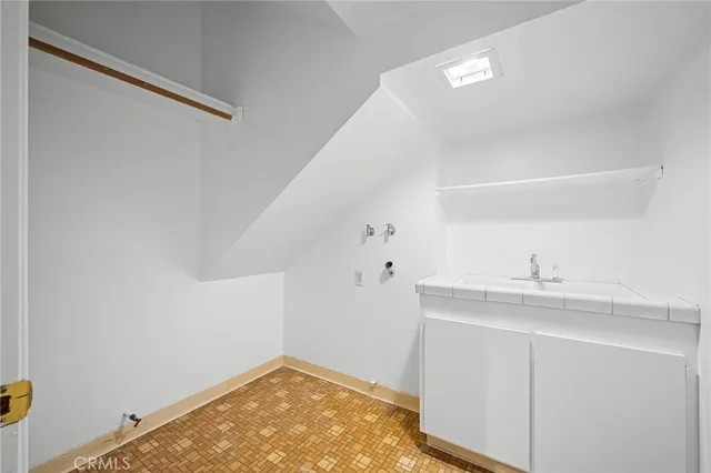 $1,998,000 | 3275 Buckingham Road, Glendale, CA 91206