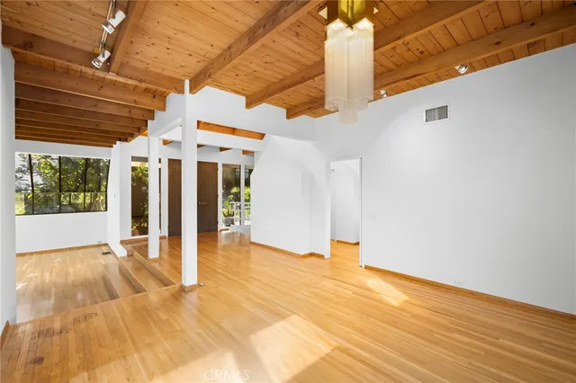 $1,998,000 | 3275 Buckingham Road, Glendale, CA 91206