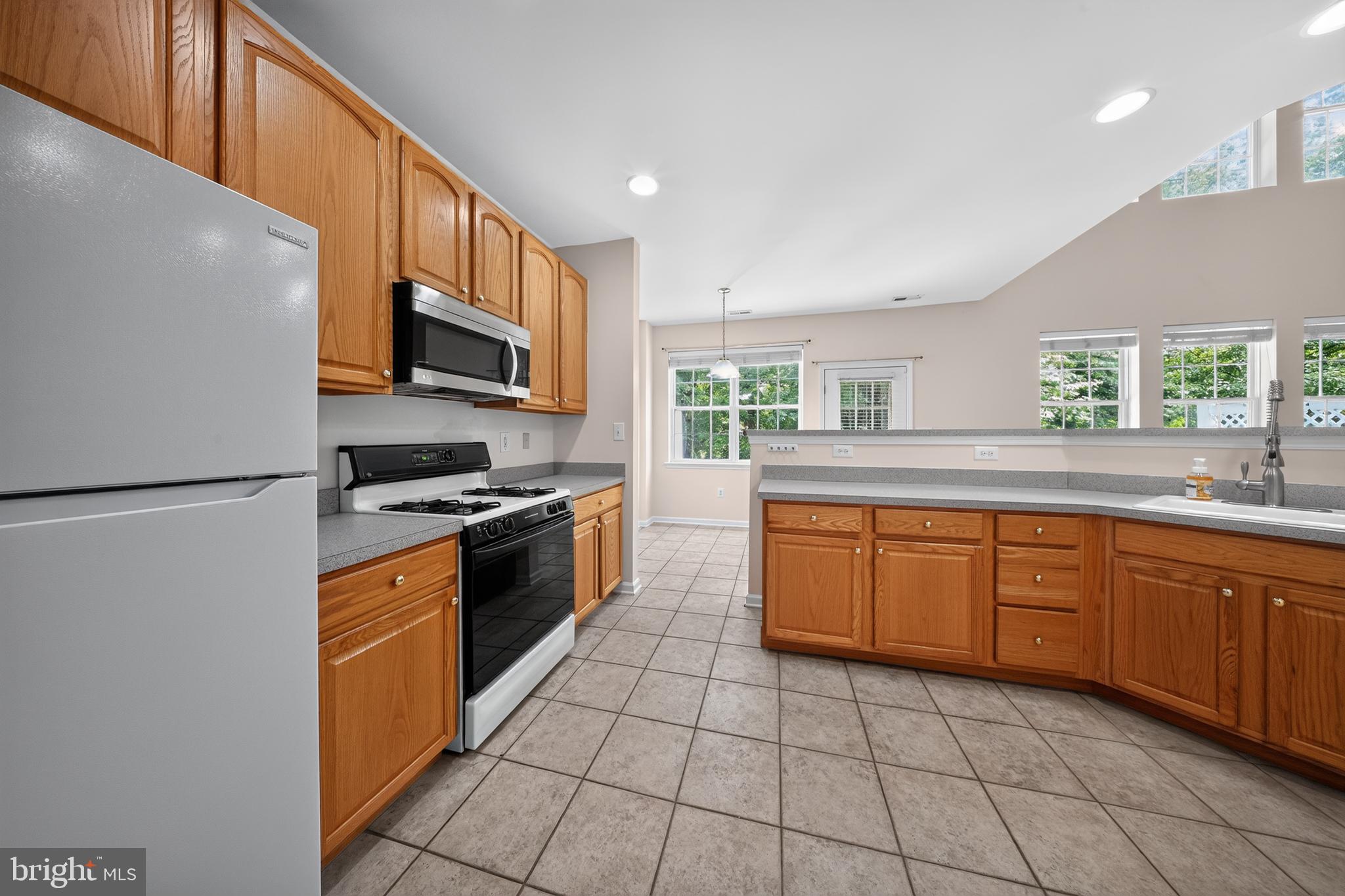 28 Sutton Court Pennington, NJ 08534 - Photo 11 of 30