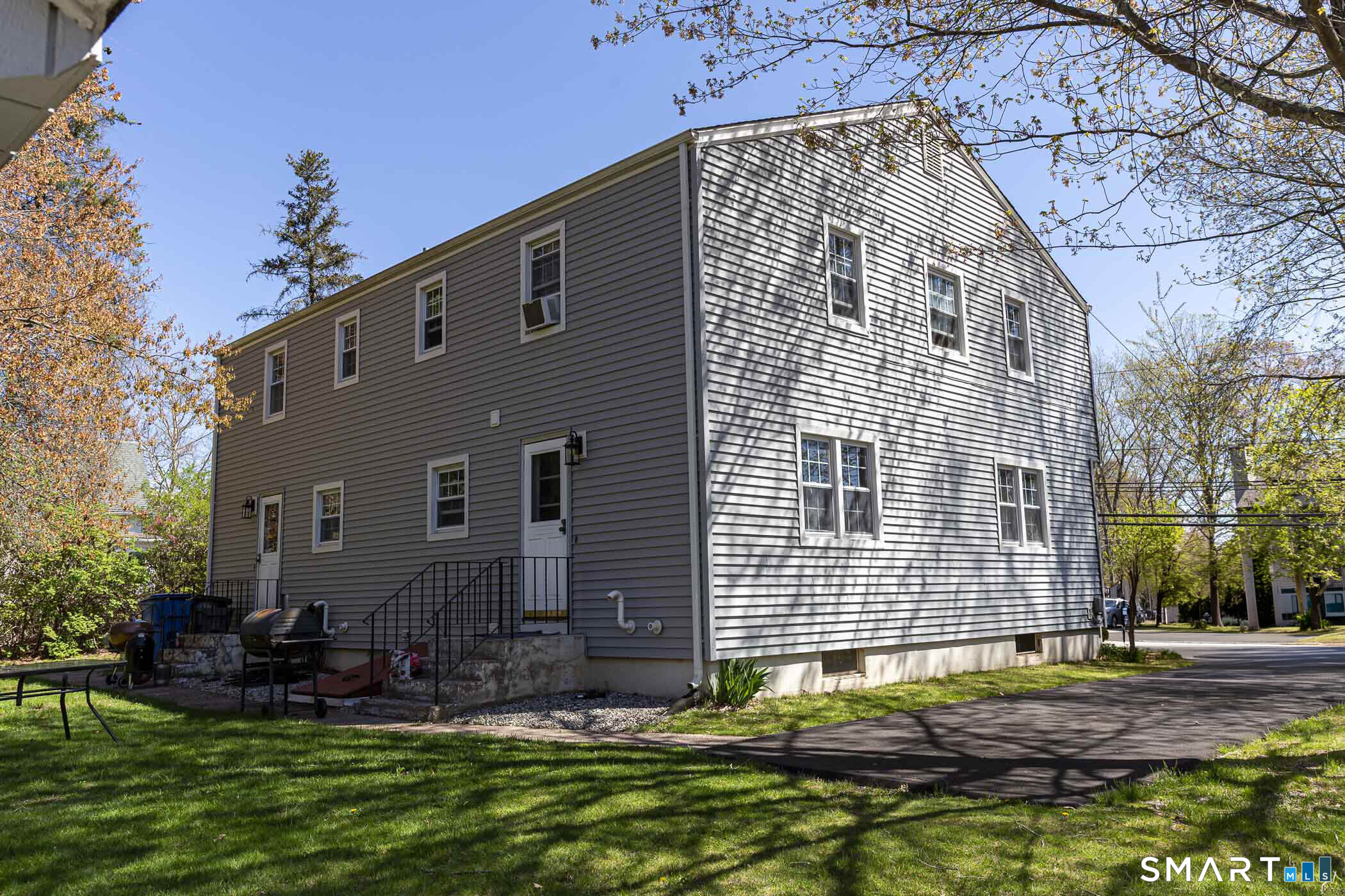 146 Union Street Manchester, CT 06042 - Photo 5 of 27 a front view of a house with a yard