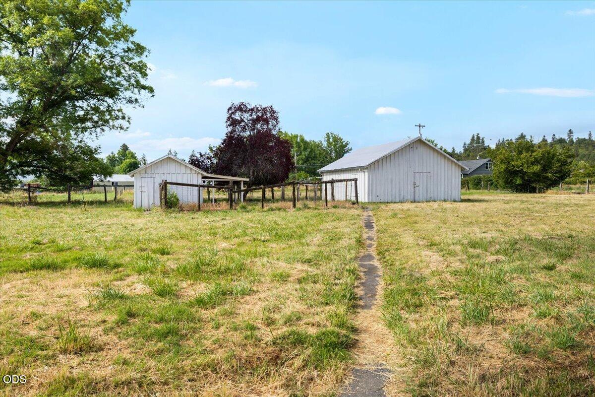 2797 Beall Lane Central Point, OR 97502 - Photo 19 of 22