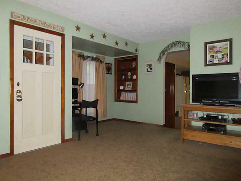 117 Marvin Road Leechburg, PA 15656 - Photo 4 of 15 Living Room.