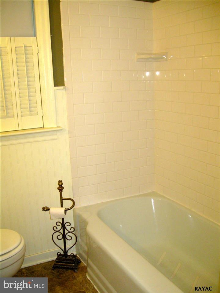180 Edgewood Road York, PA 17402 - Photo 16 of 29 Gallery Image 16