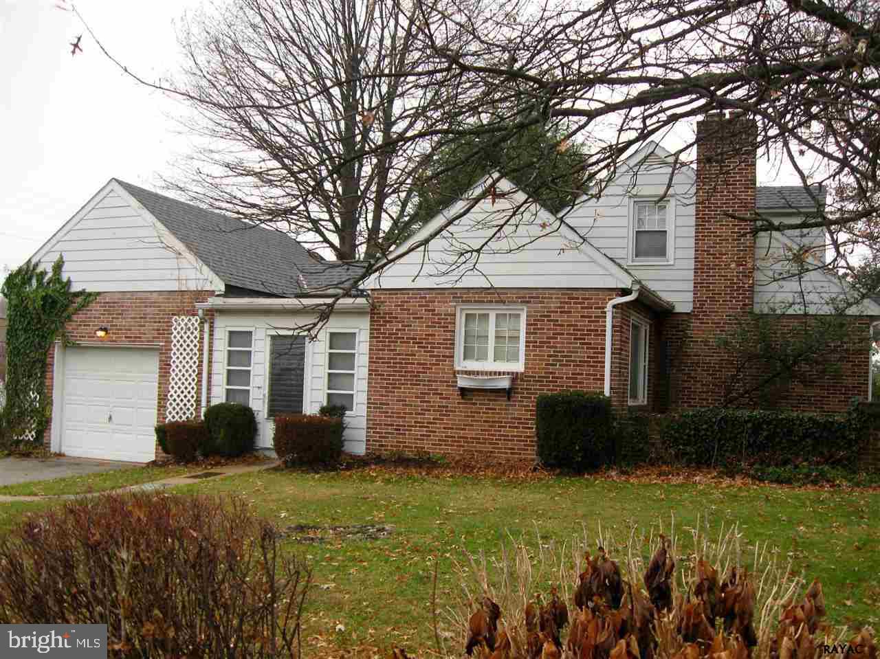 180 Edgewood Road York, PA 17402 - Photo 3 of 29 Gallery Image 3