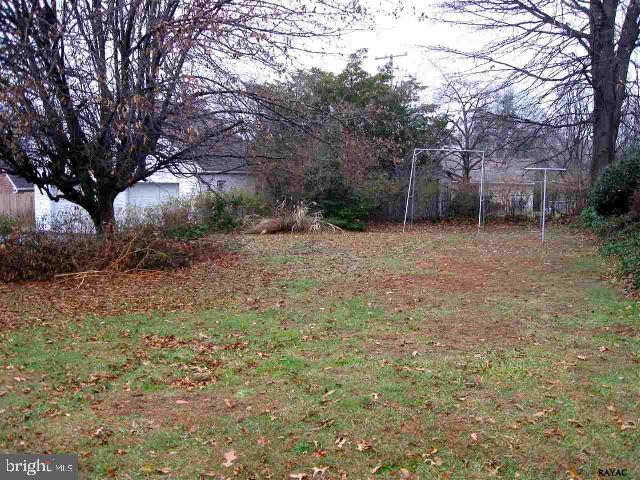 180 Edgewood Road York, PA 17402 - Photo 6 of 29 Gallery Image 6