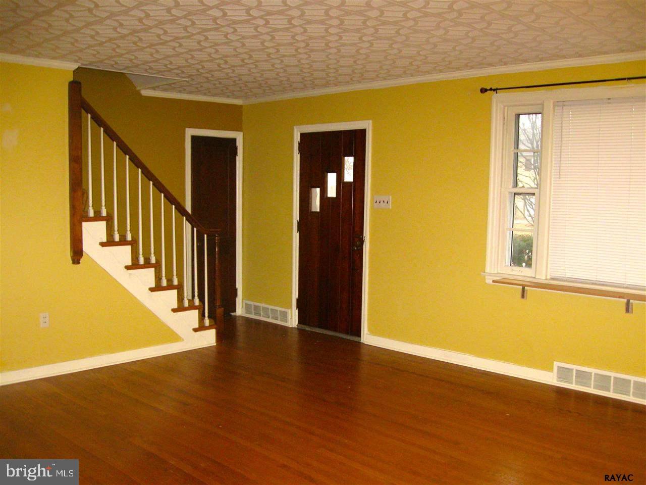 180 Edgewood Road York, PA 17402 - Photo 8 of 29 Gallery Image 8