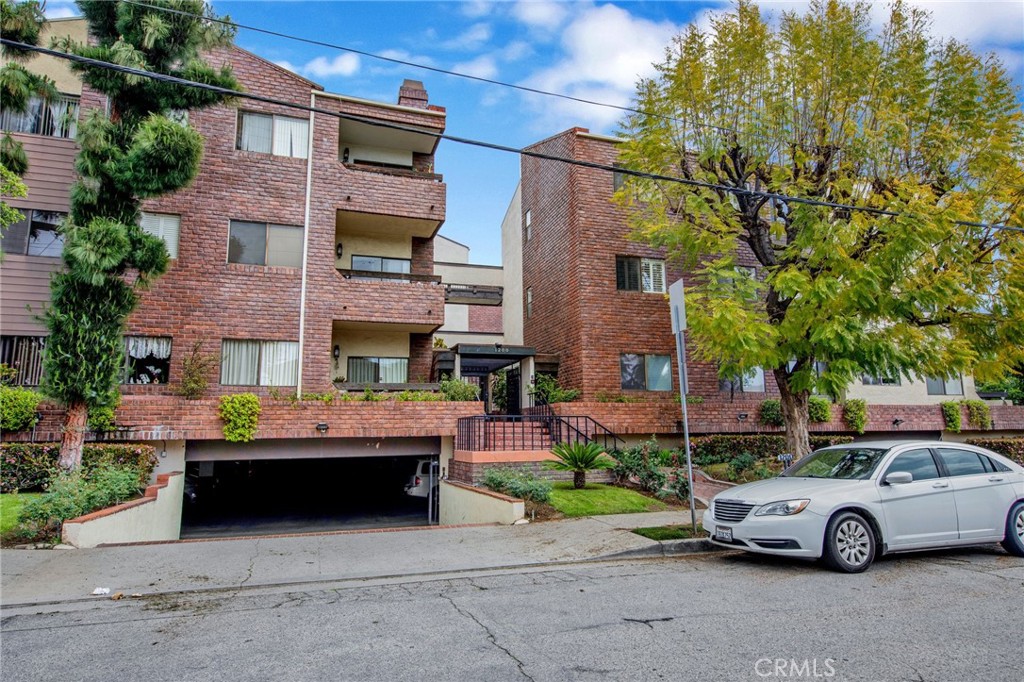 a car parked in front of a brick building