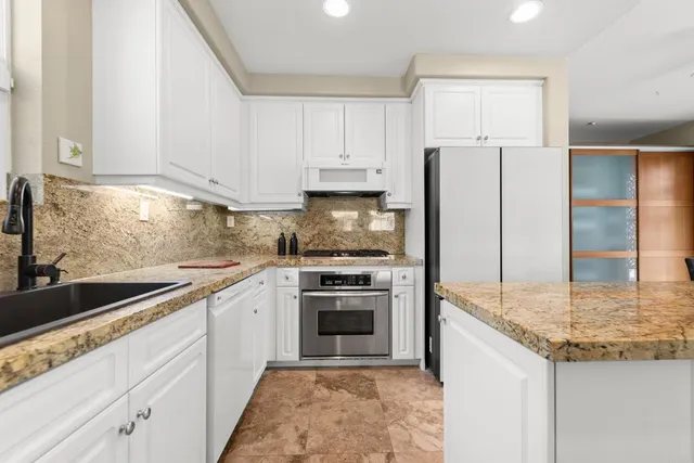 $1,050,000 | 2932 Villas Way, San Diego, CA 92108