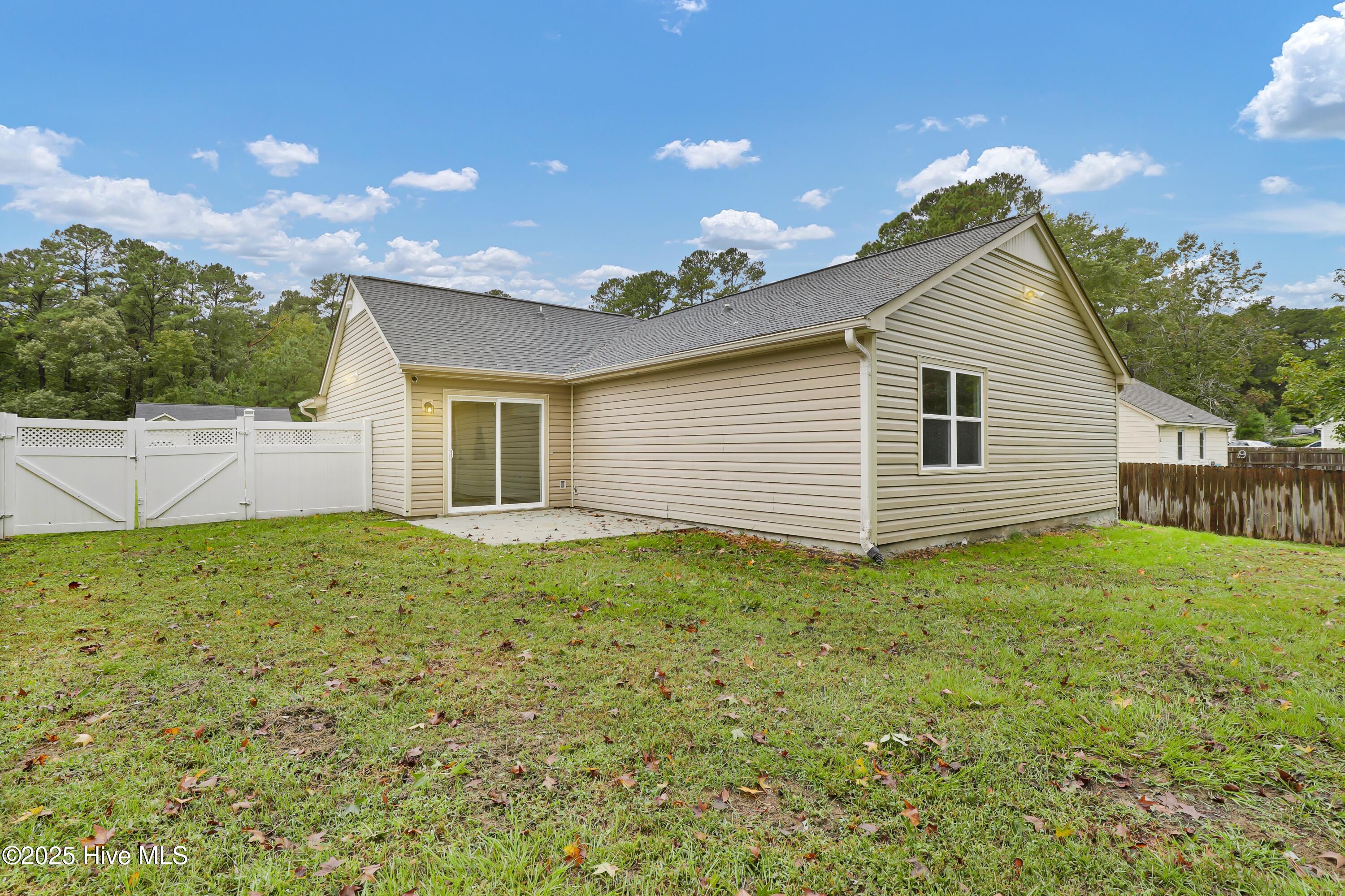 538 Shadowridge Road Jacksonville, NC 28546 - Photo 25 of 28 24