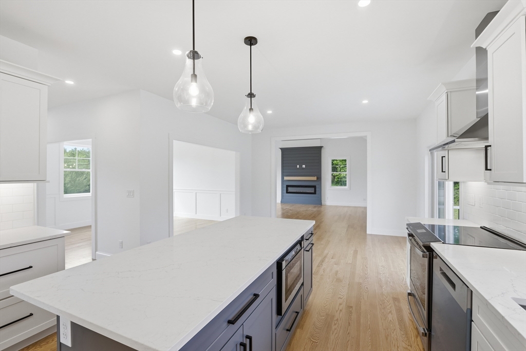 294 Salem Road Dracut, MA 01826 - Photo 9 of 33