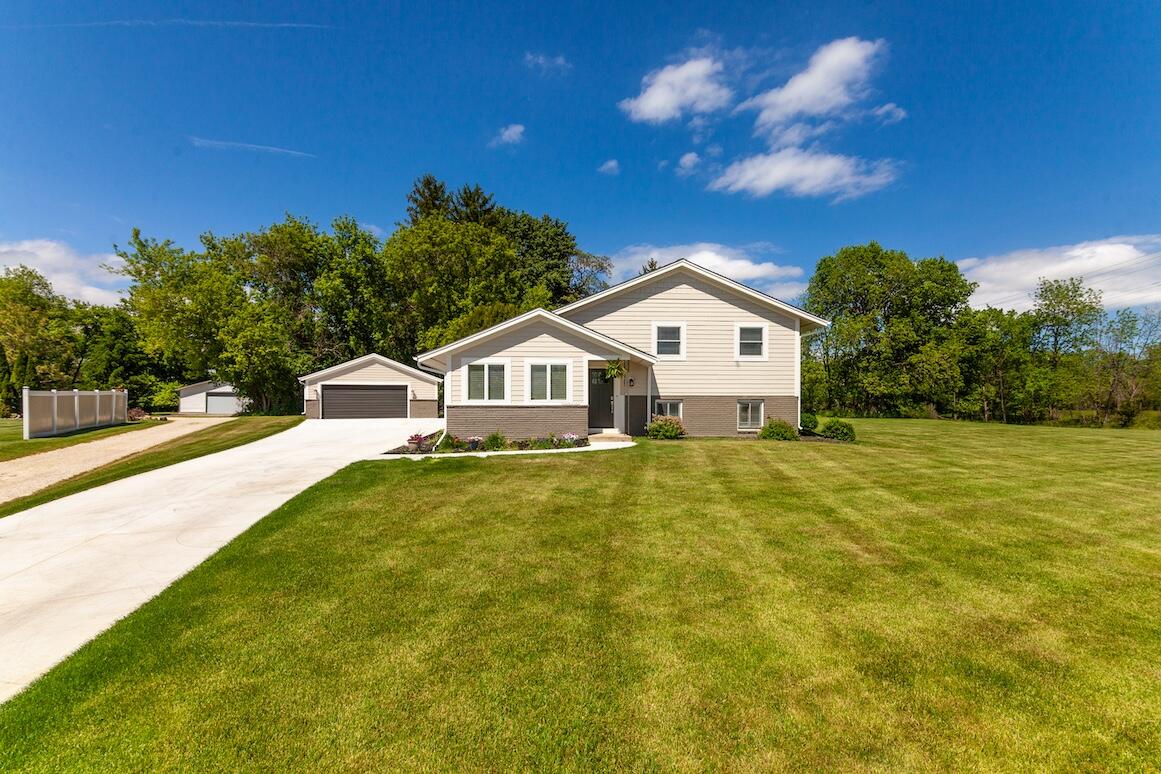 N20W28282 Oakton Road Delafield, WI 53072 - Photo 2 of 49 Ext