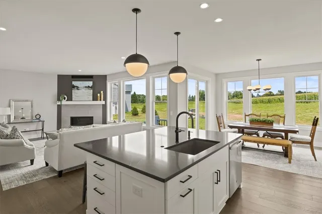 $865,000 | 22 Bridleridge Farms, Pittsford, NY 14534