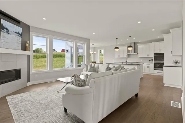 $865,000 | 22 Bridleridge Farms, Pittsford, NY 14534