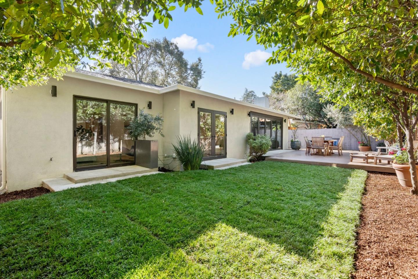 625 Kingsley Avenue Palo Alto, CA 94301 - Photo 23 of 24 a view of a yard in front of house