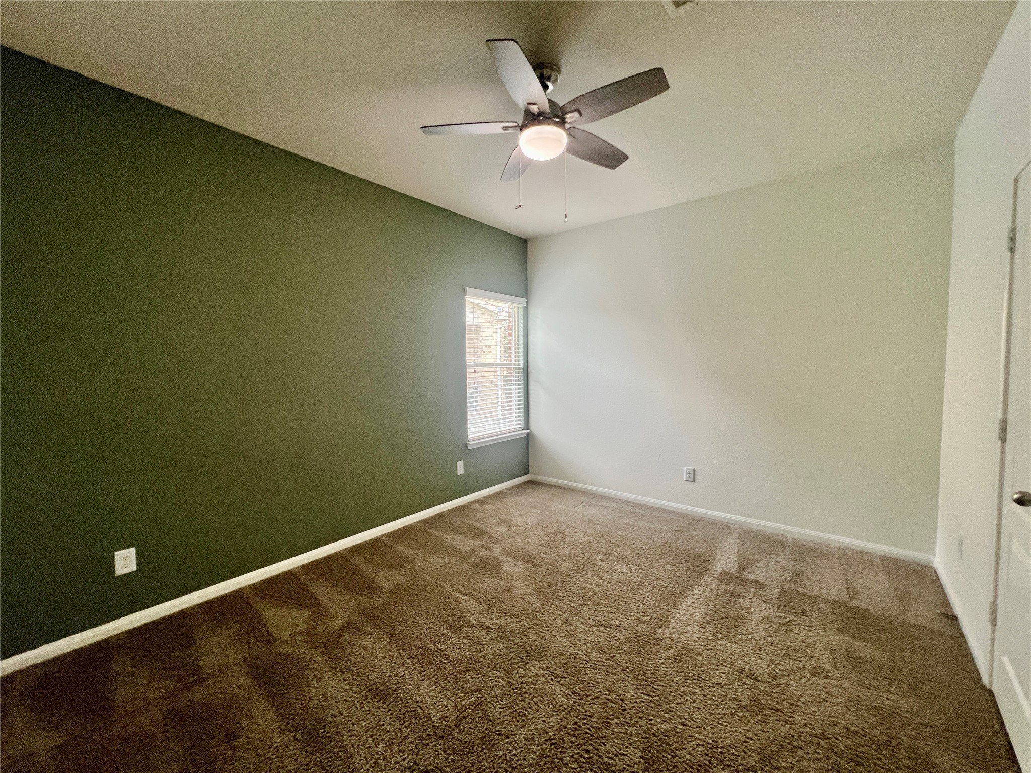 25307 Holton Ridge Drive Katy, TX 77494 - Photo 22 of 26 an empty room with windows and ceiling fan