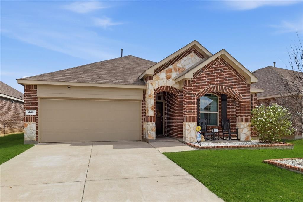 645 Ridgeback Trail Fort Worth, TX 76052 - Photo 4 of 39