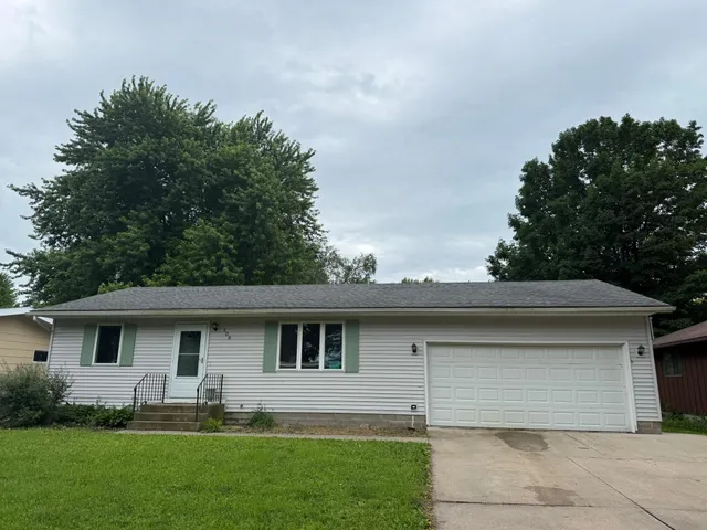 $219,900 | 508 4th Street Northwest, New Richland, MN 56072