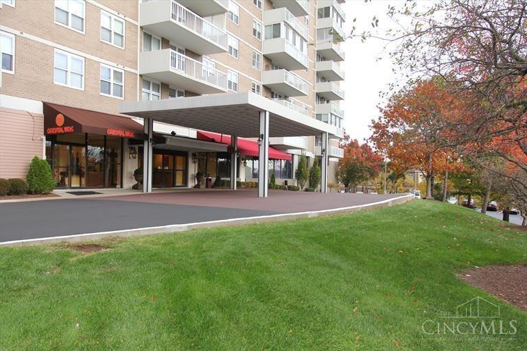 2444 Madison Road, Unit 811 Cincinnati, OH 45208 - Photo 23 of 33 Front entry to lobby and restaurant.
