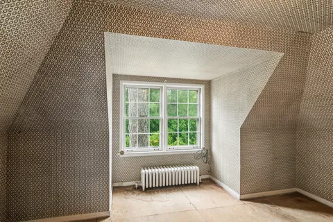 $875,000 | 102 Pine Road, Barrington, IL 60010