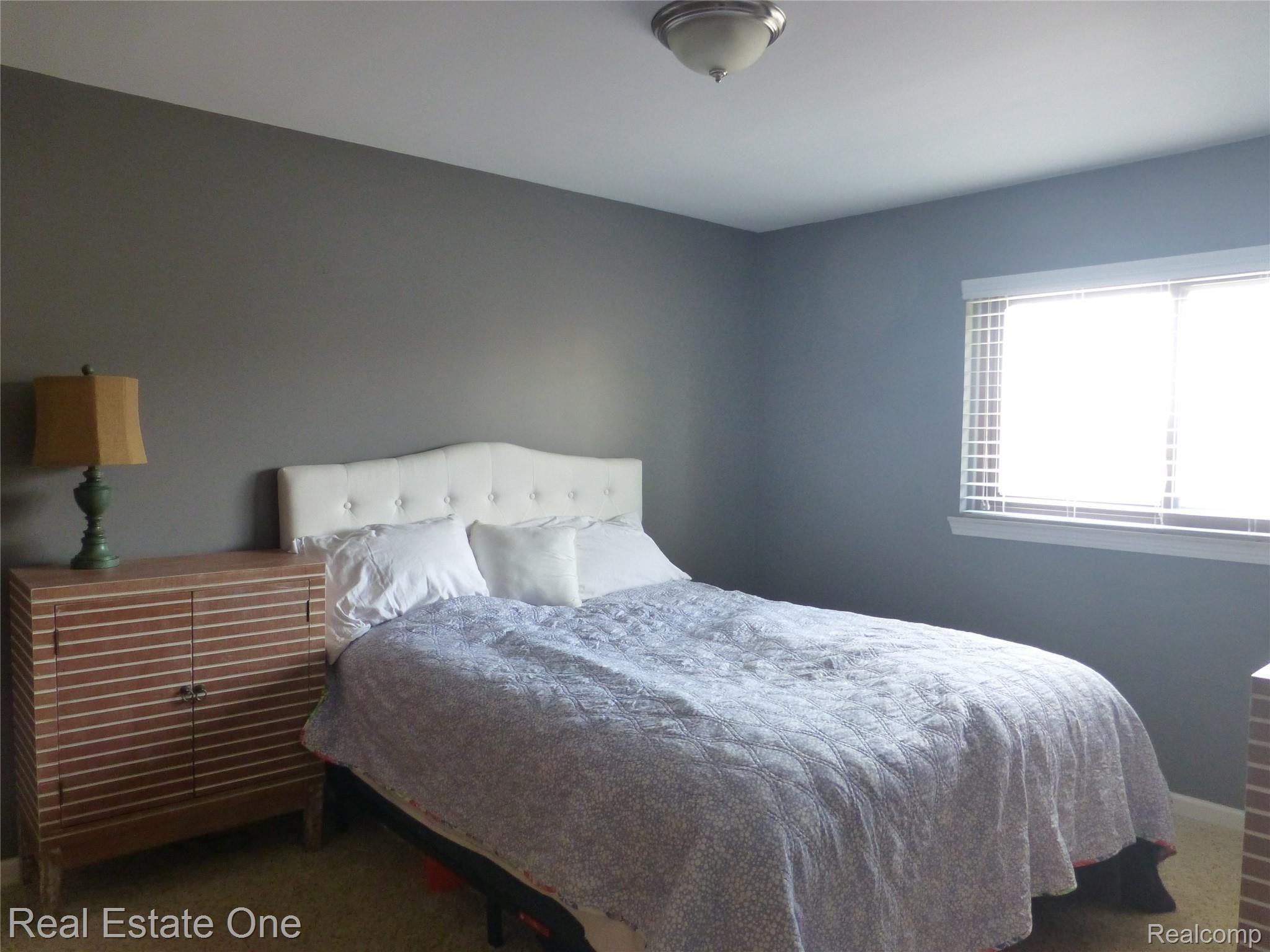 2451 Samoset Road, Unit 7 Royal Oak, MI 48073 - Photo 14 of 25 P1140179.JPG