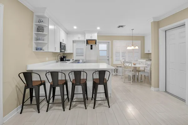 $11,000 | 817 North Ocean Boulevard, Unit 17, Delray Beach, FL 33483