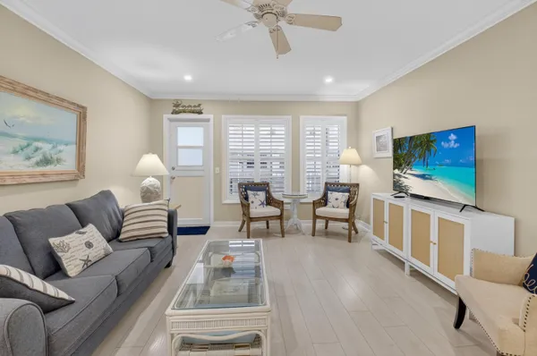 $11,000 | 817 North Ocean Boulevard, Unit 17, Delray Beach, FL 33483