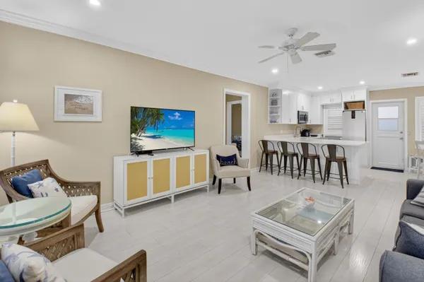 $11,000 | 817 North Ocean Boulevard, Unit 17, Delray Beach, FL 33483