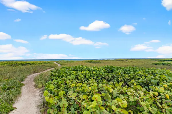 $11,000 | 817 North Ocean Boulevard, Unit 17, Delray Beach, FL 33483