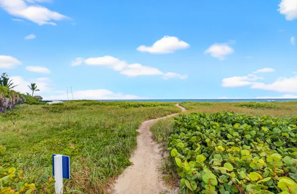 $11,000 | 817 North Ocean Boulevard, Unit 17, Delray Beach, FL 33483