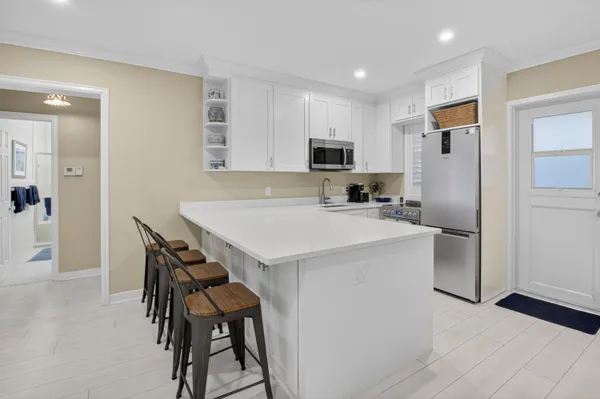 $11,000 | 817 North Ocean Boulevard, Unit 17, Delray Beach, FL 33483