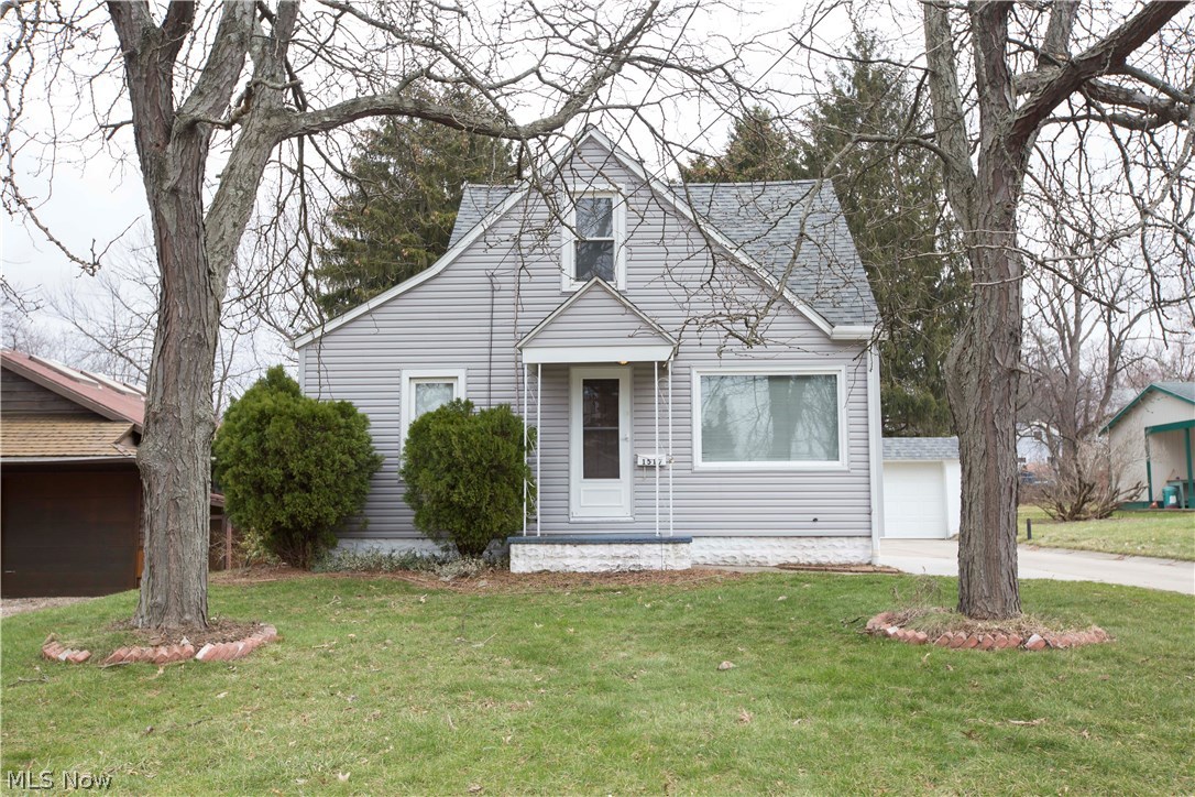 1517 Breiding Road Akron, OH 44310 - Photo 3 of 31