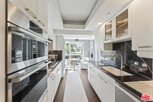 $8,500 | 13600 Marina Pointe Drive, Unit 511, Marina del Rey, CA 90292